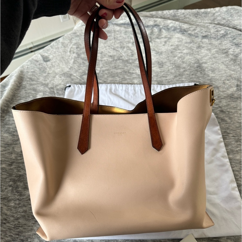 Givenchy GV Medium Shopper Tote - Powder